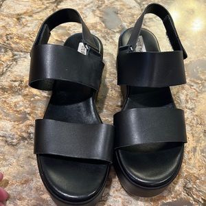 Size 9 Black Steve Madden platform sandals